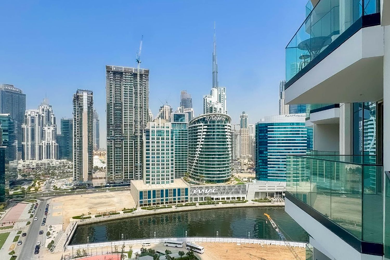 1 Bedroom Apartment in Peninsula Three