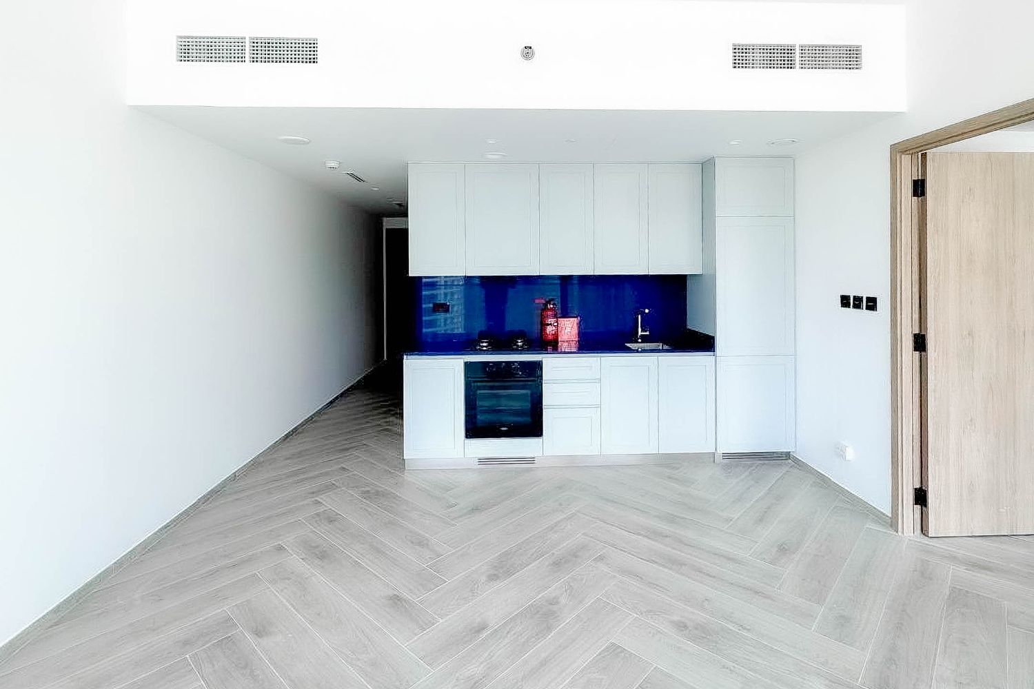 1 Bedroom Apartment in Peninsula Three