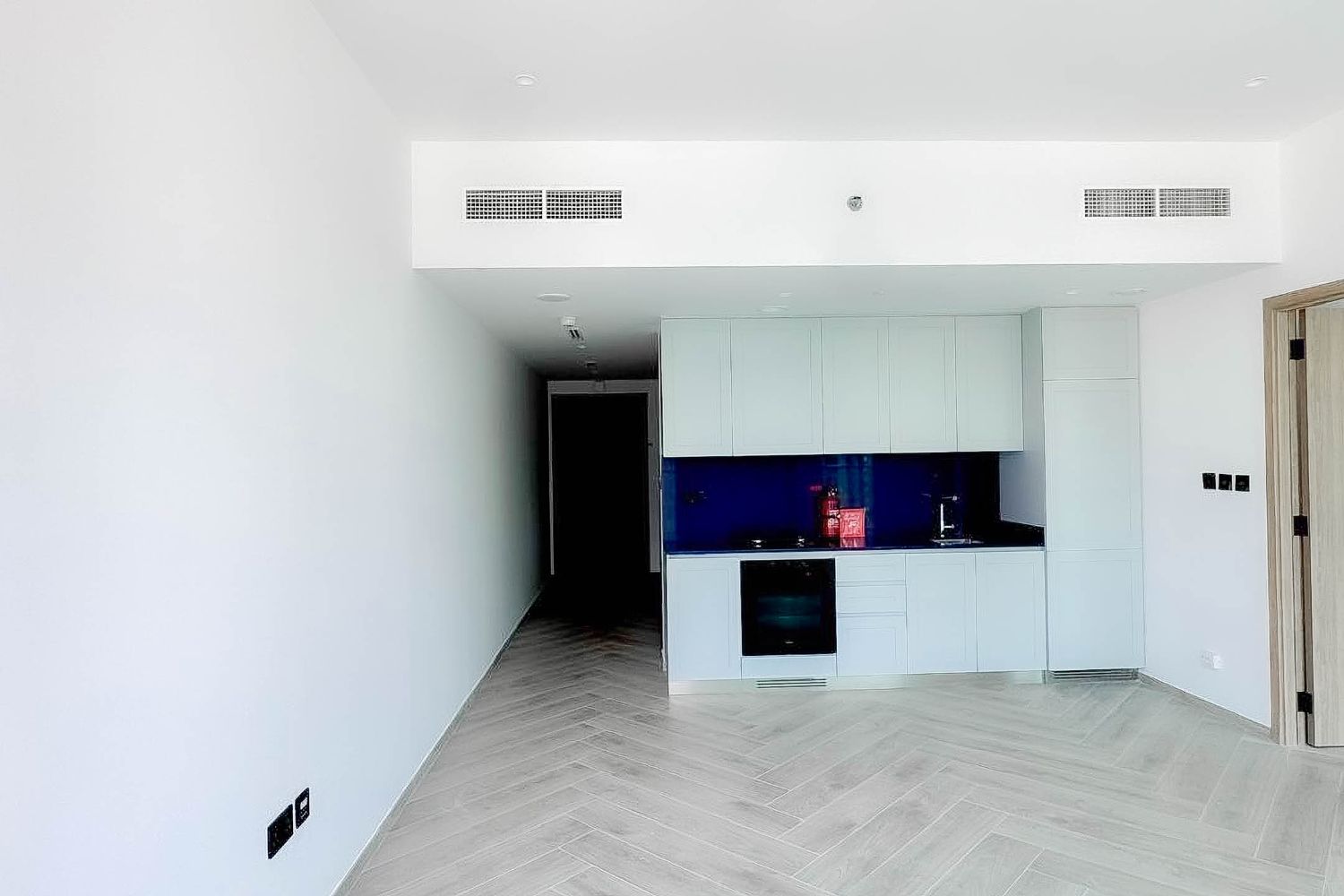 1 Bedroom Apartment in Peninsula Three