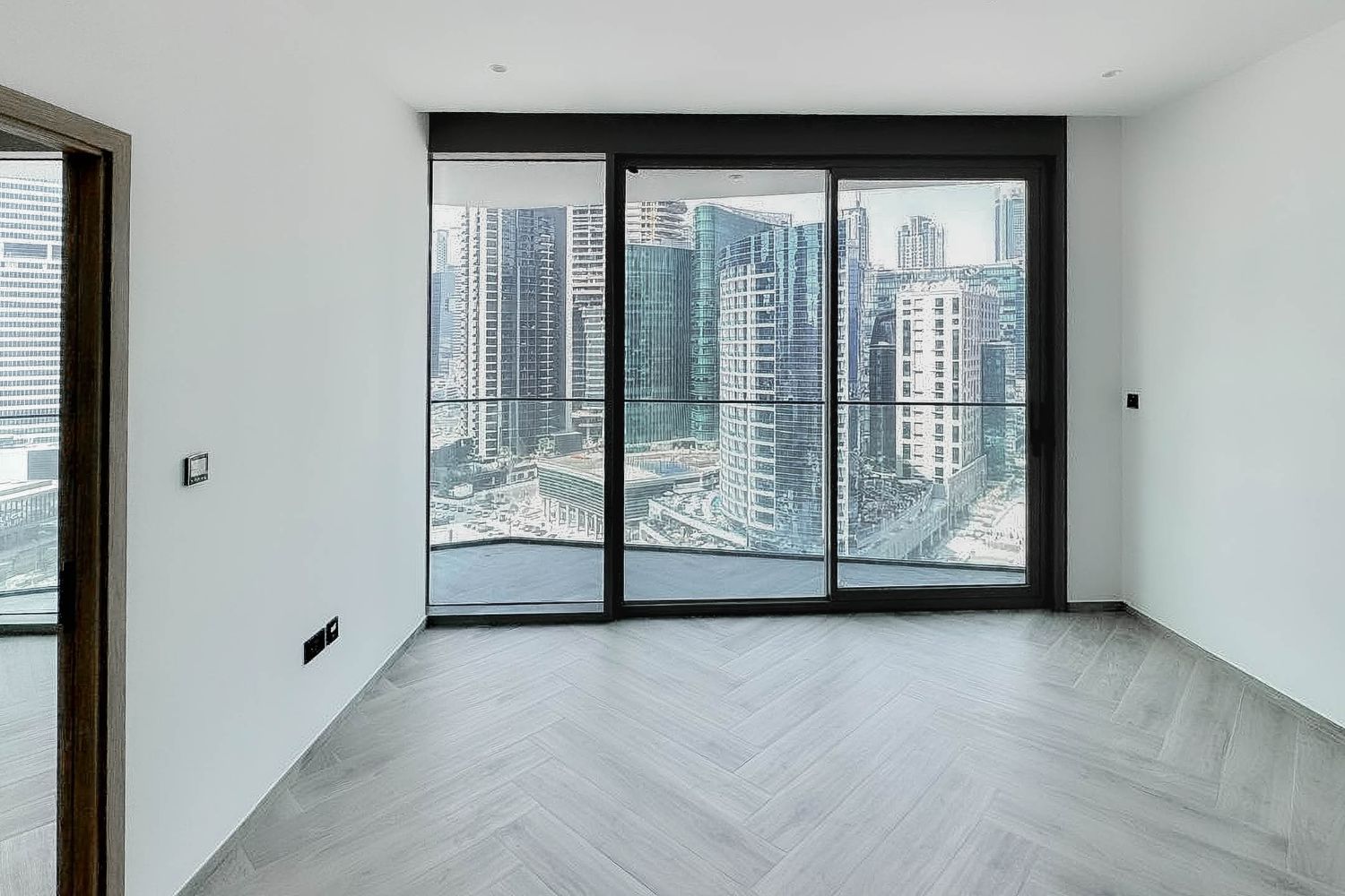 1 Bedroom Apartment in Peninsula Three