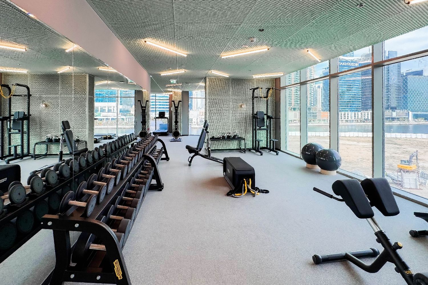 1 Bedroom Apartment in Peninsula Three