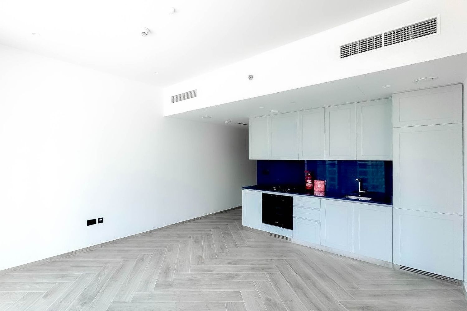 1 Bedroom Apartment in Peninsula Three