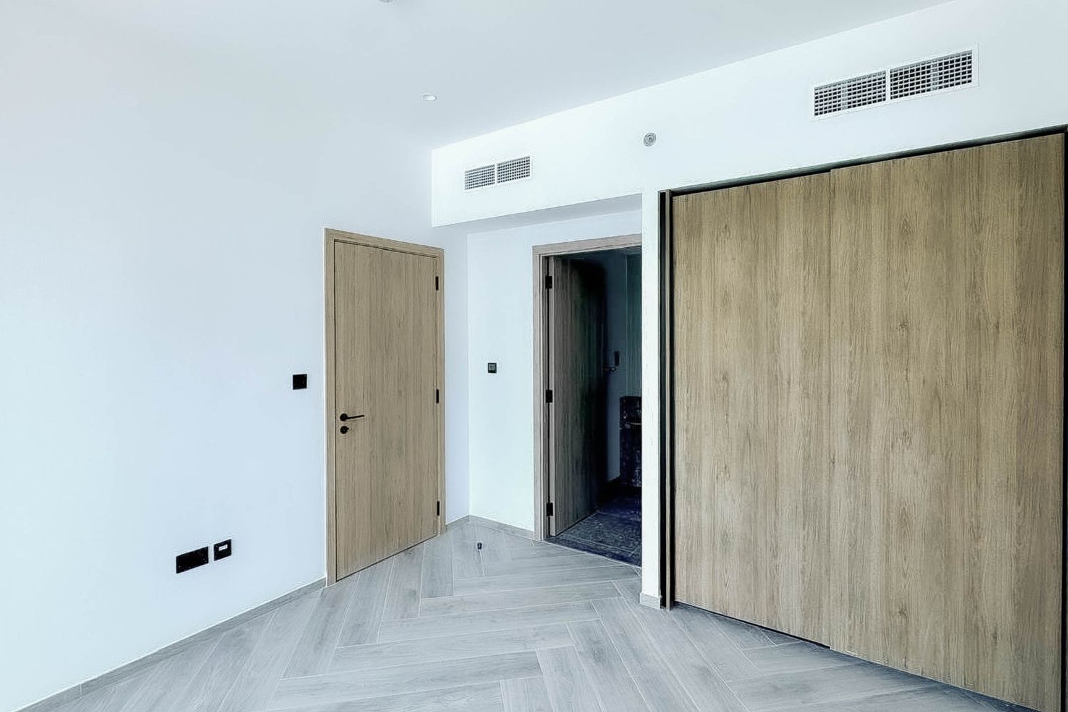 1 Bedroom Apartment in Peninsula Three