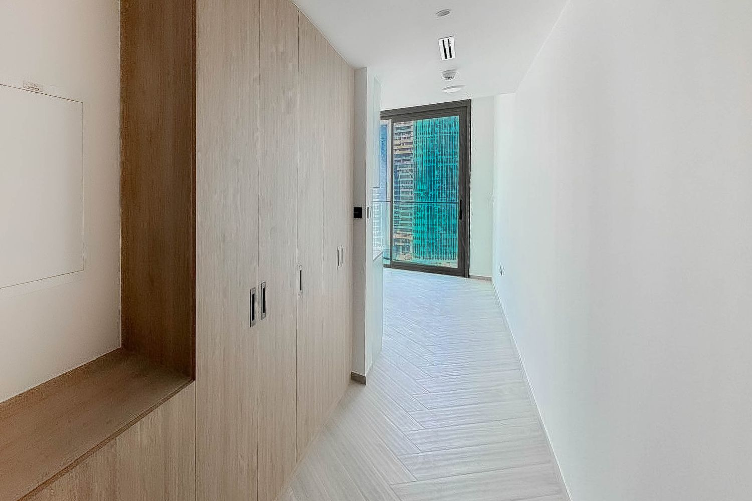 1 Bedroom Apartment in Peninsula Three