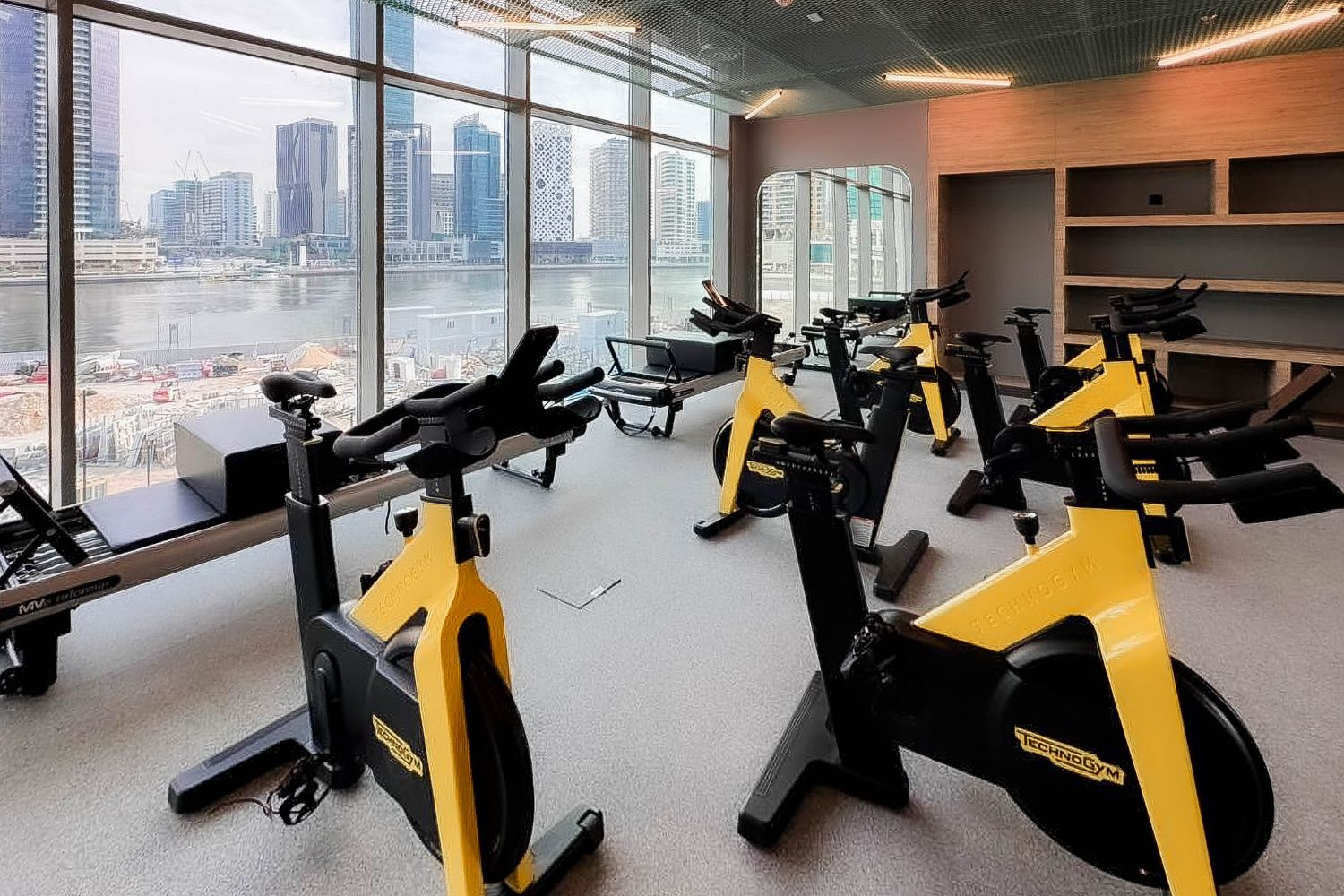 1 Bedroom Apartment in Peninsula Three