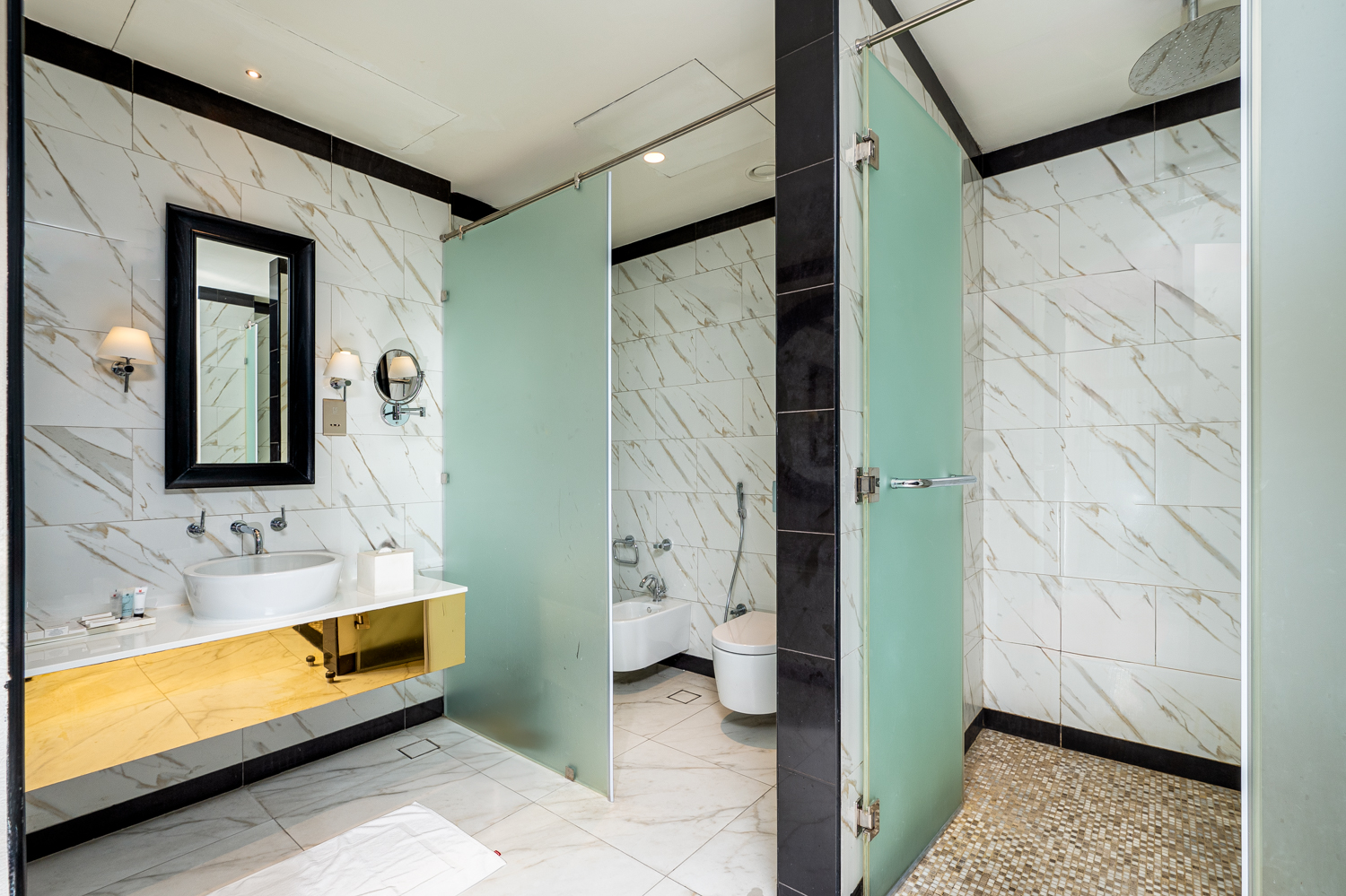 1 Bedroom Apartment in Millennium Atria Business Bay