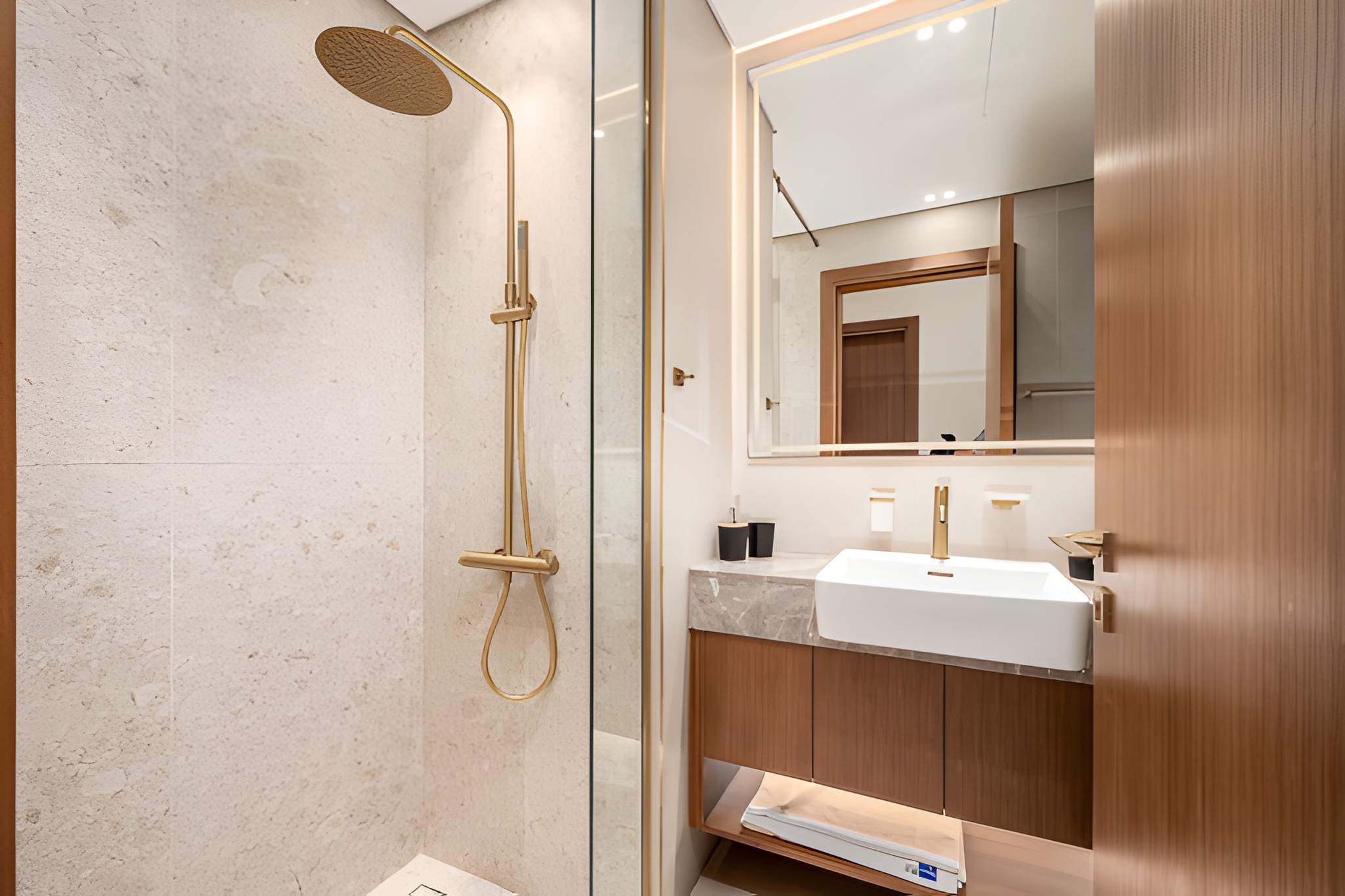 2 Bedrooms Apartment in Trillionaire Residences