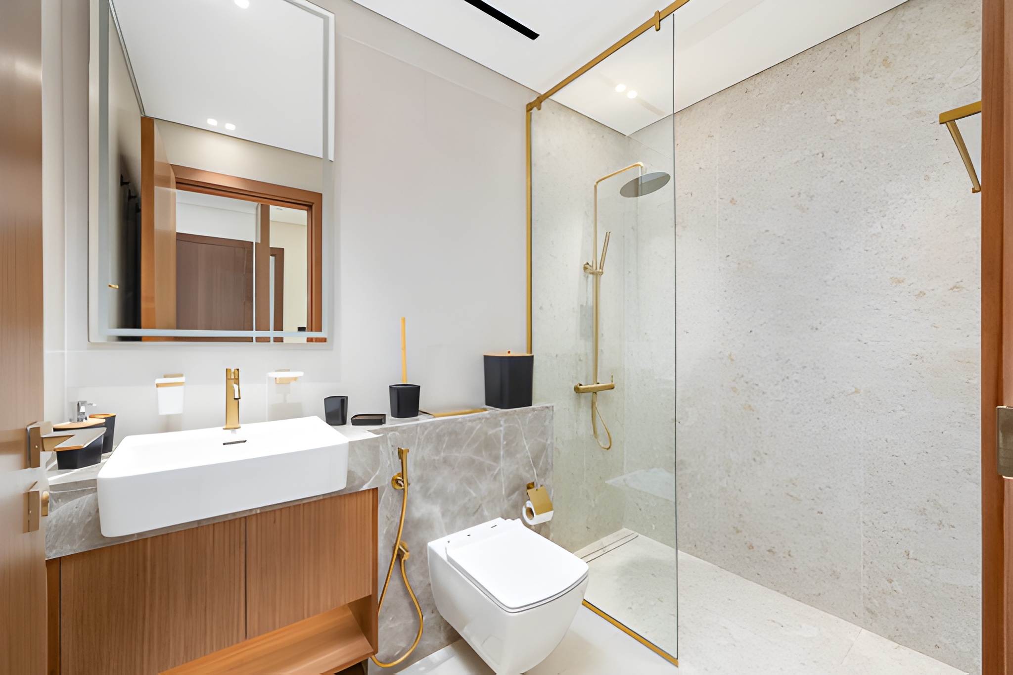 2 Bedrooms Apartment in Trillionaire Residences