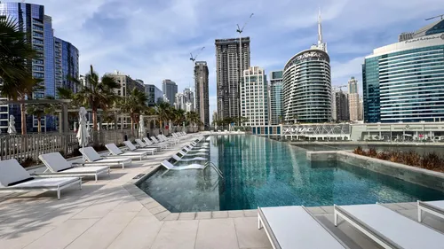 1 Bedroom Apartment in Peninsula Three