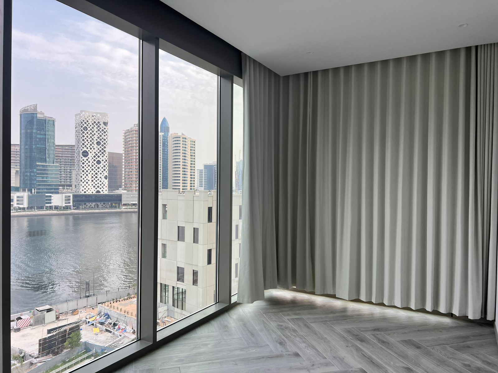 2 Bedrooms Apartment in Peninsula Three