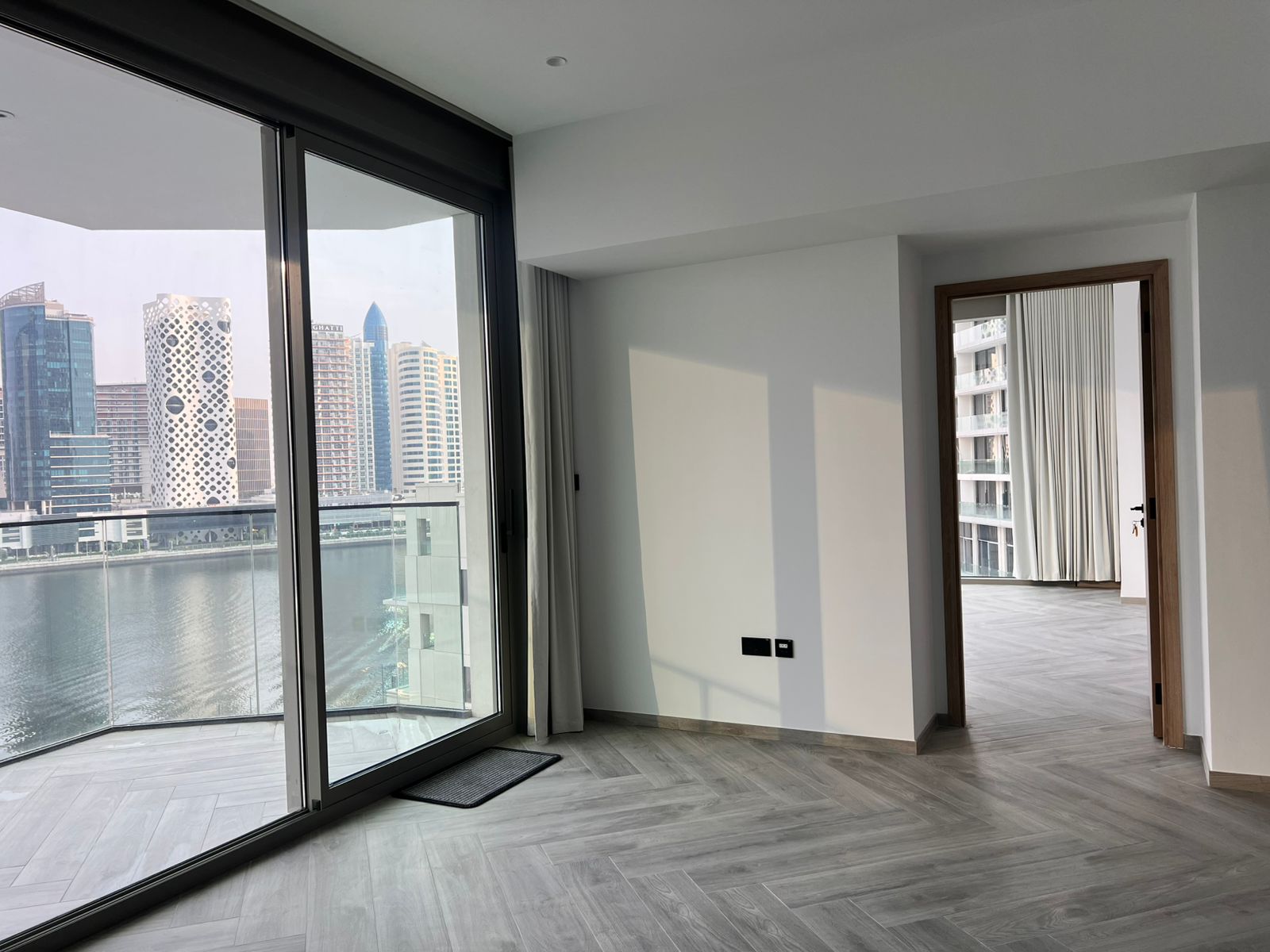 2 Bedrooms Apartment in Peninsula Three