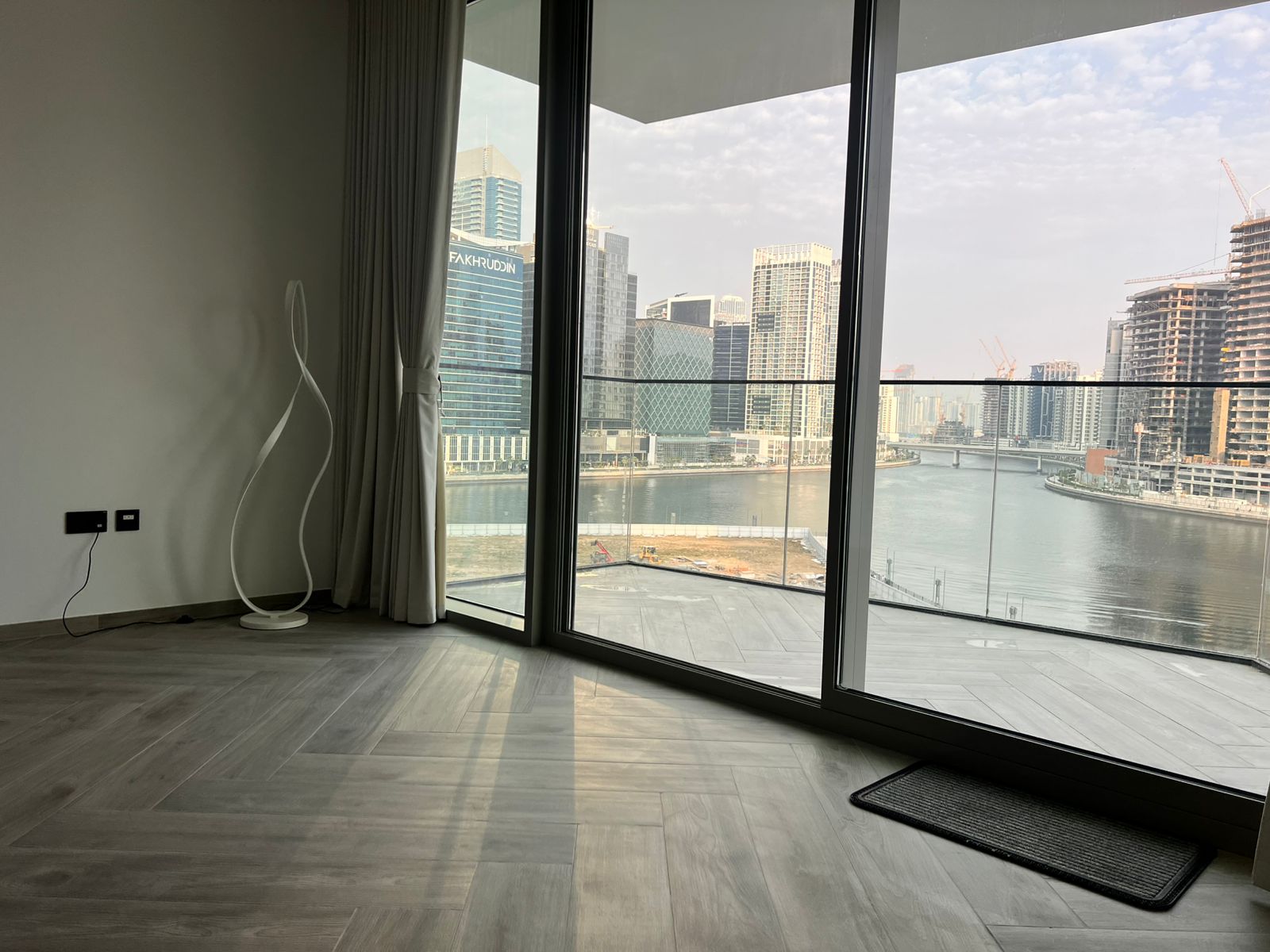 2 Bedrooms Apartment in Peninsula Three