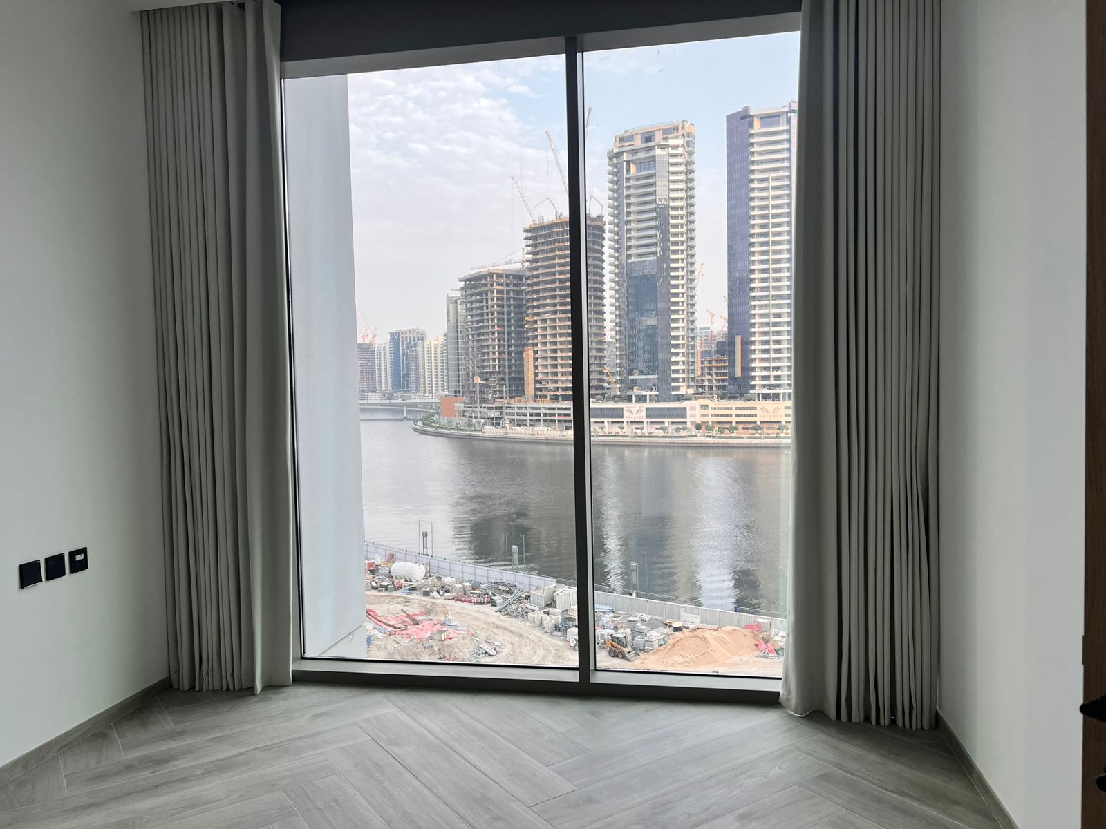 2 Bedrooms Apartment in Peninsula Three