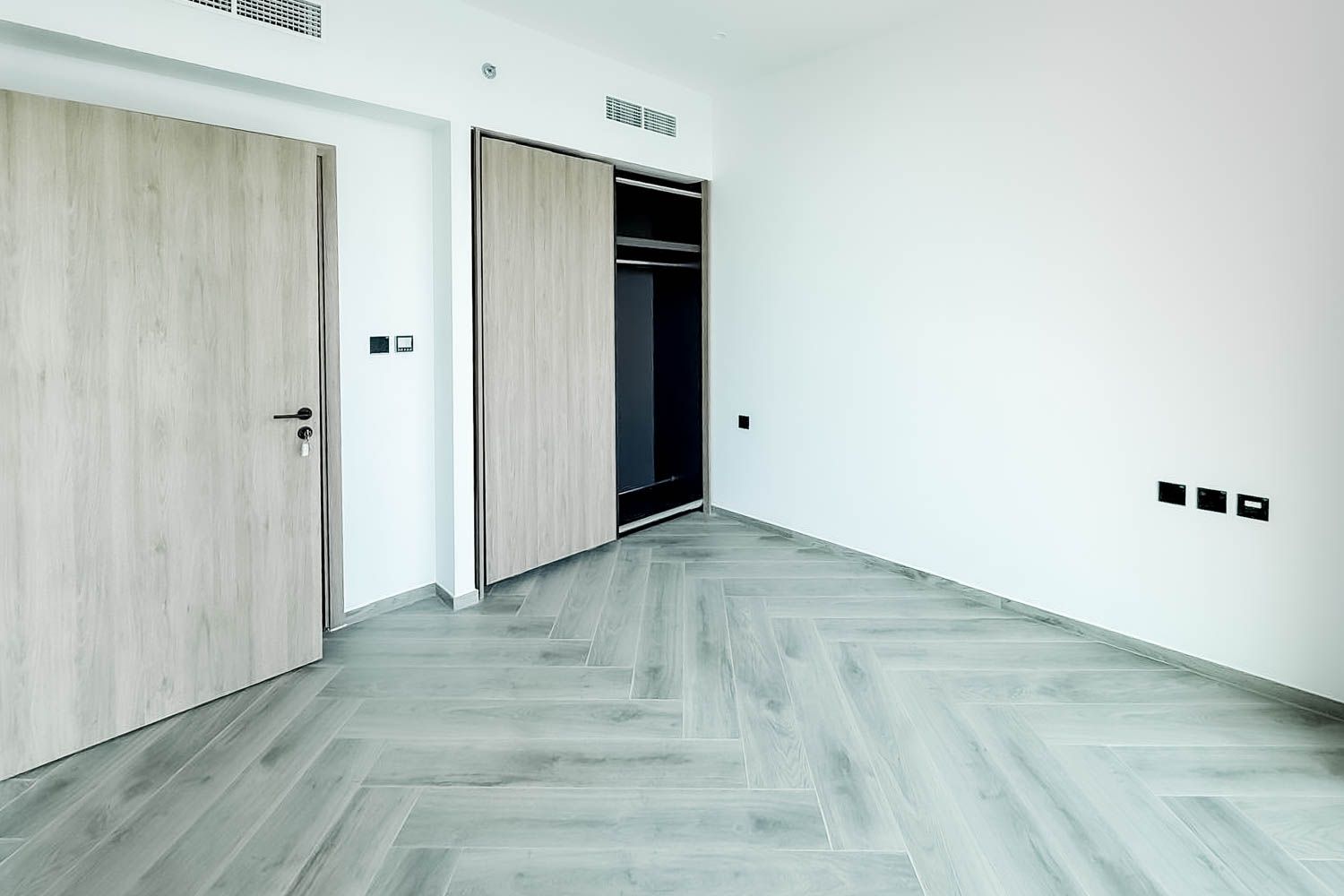 1 Bedroom Apartment in Peninsula Three