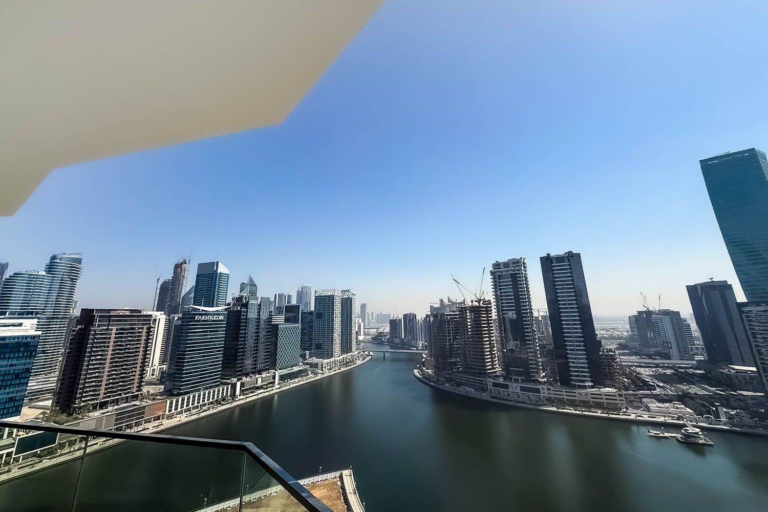 1 Bedroom Apartment in Peninsula Three