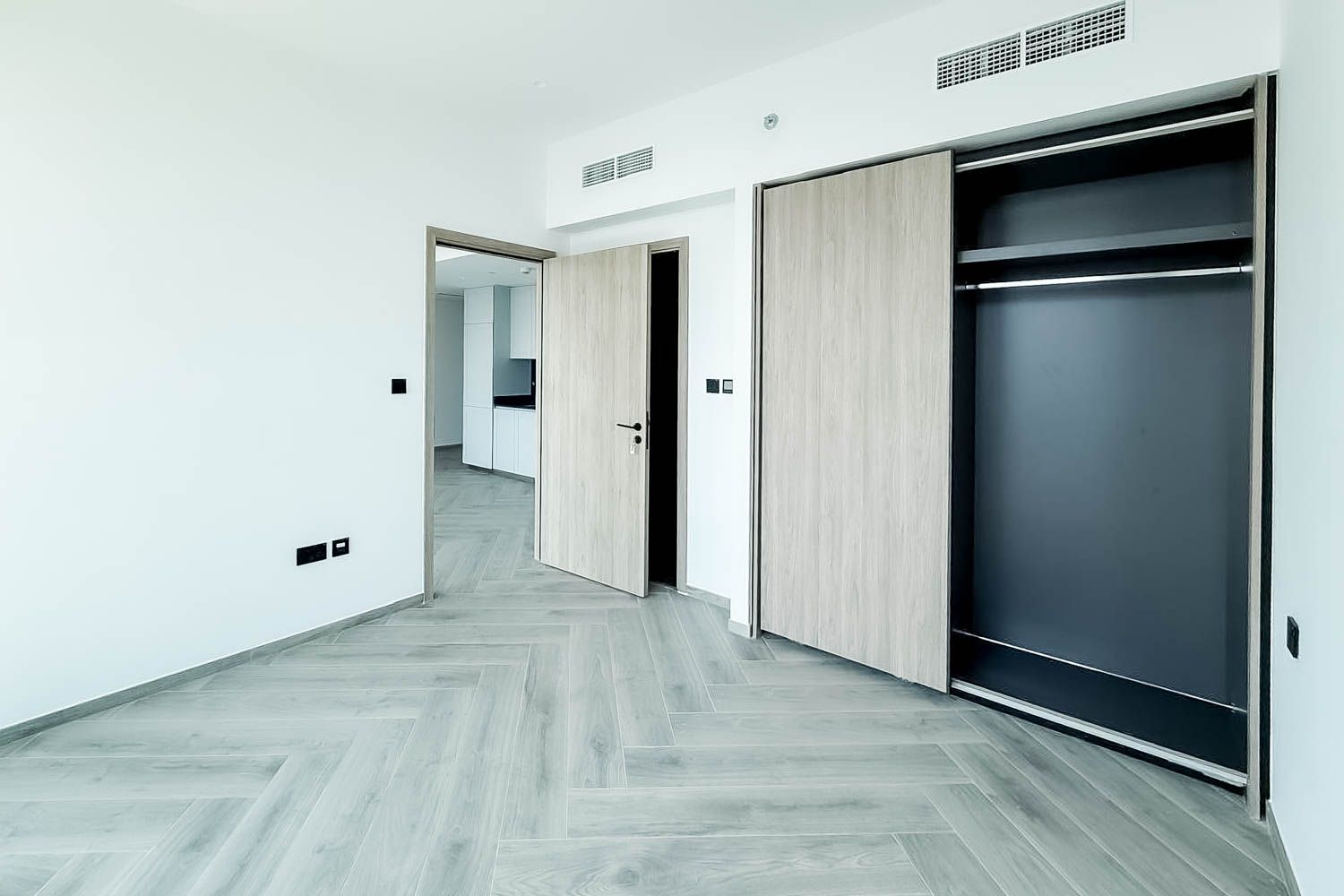 1 Bedroom Apartment in Peninsula Three