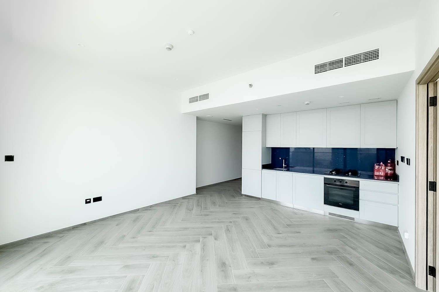 1 Bedroom Apartment in Peninsula Three