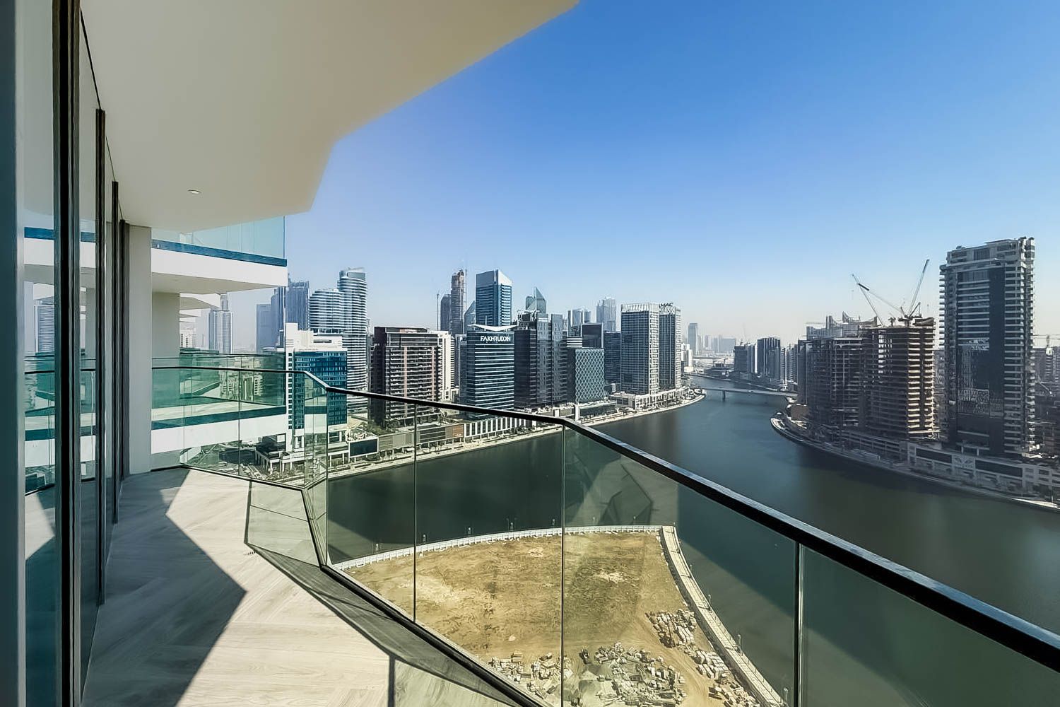 1 Bedroom Apartment in Peninsula Three