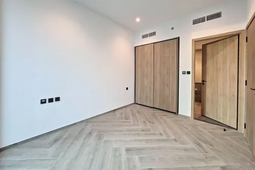 1 Bedroom Apartment in Peninsula Three