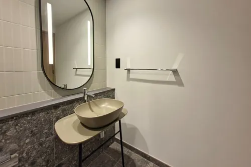 1 Bedroom Apartment in Peninsula Three