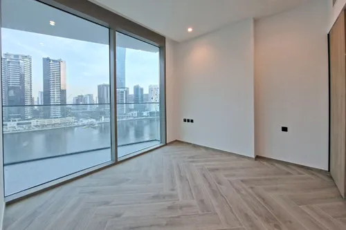 1 Bedroom Apartment in Peninsula Three