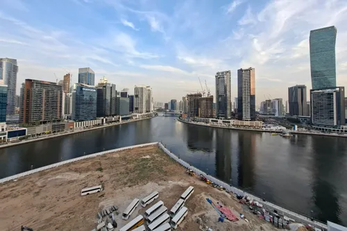 1 Bedroom Apartment in Peninsula Three