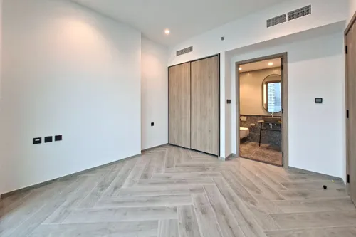 1 Bedroom Apartment in Peninsula Three