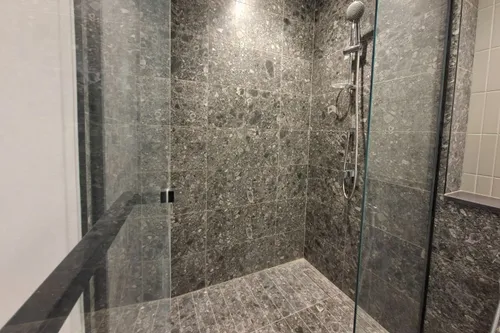 1 Bedroom Apartment in Peninsula Three