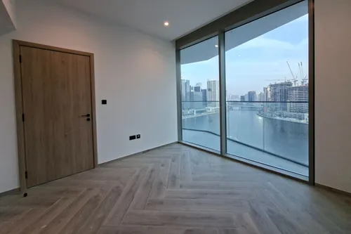 1 Bedroom Apartment in Peninsula Three