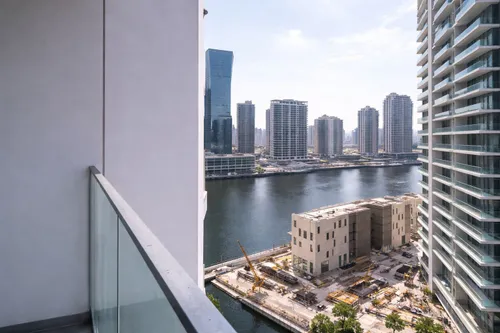  Apartment in Peninsula Three