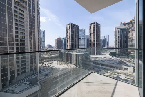  Apartment in Peninsula Three