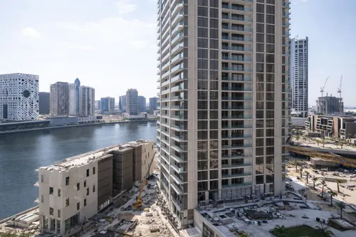  Apartment in Peninsula Three