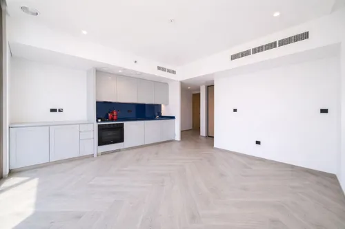  Apartment in Peninsula Three