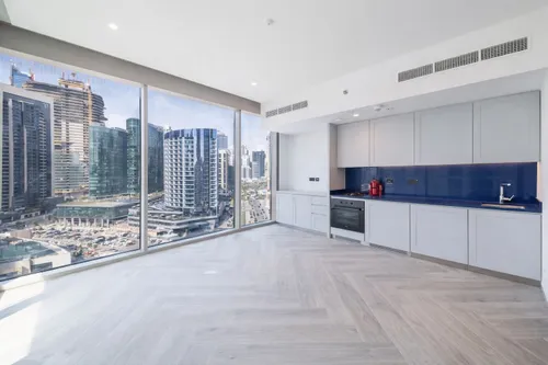  Apartment in Peninsula Three