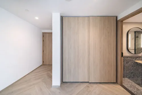  Apartment in Peninsula Three