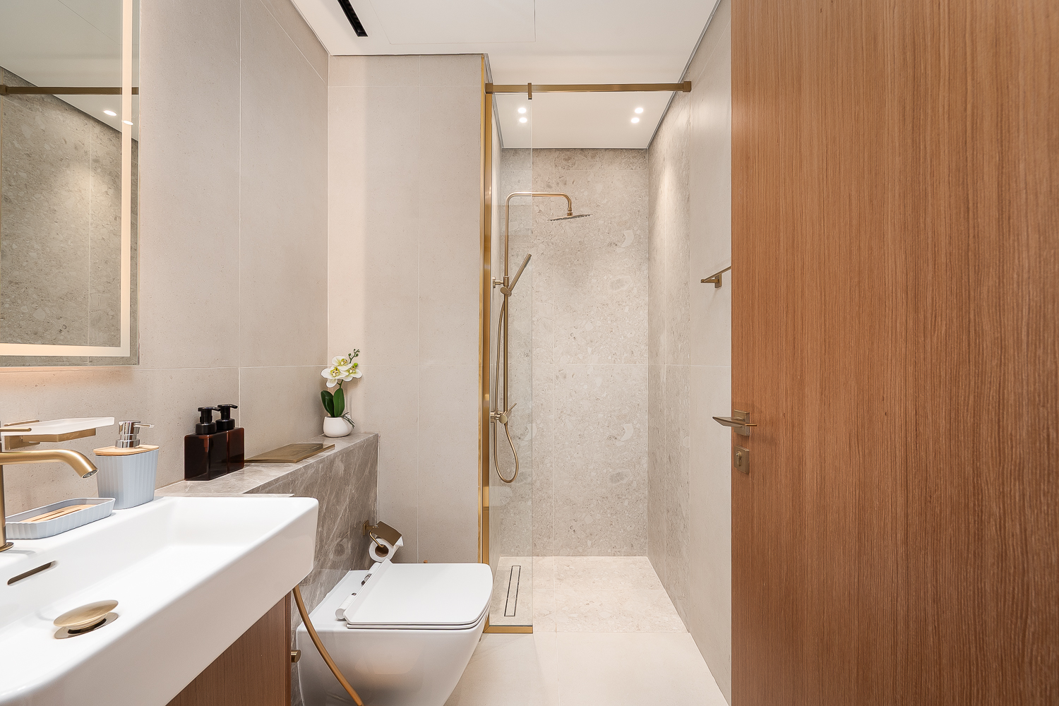 2 Bedrooms Apartment in Trillionaire Residences