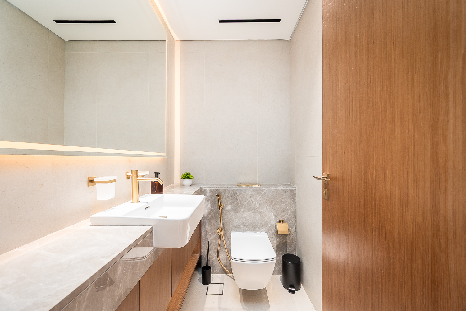 2 Bedrooms Apartment in Trillionaire Residences