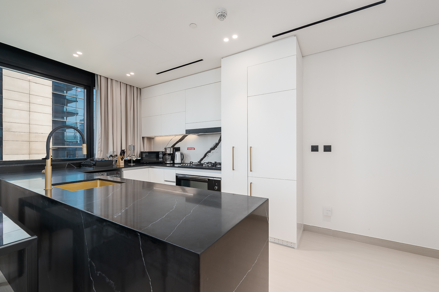 2 Bedrooms Apartment in Trillionaire Residences