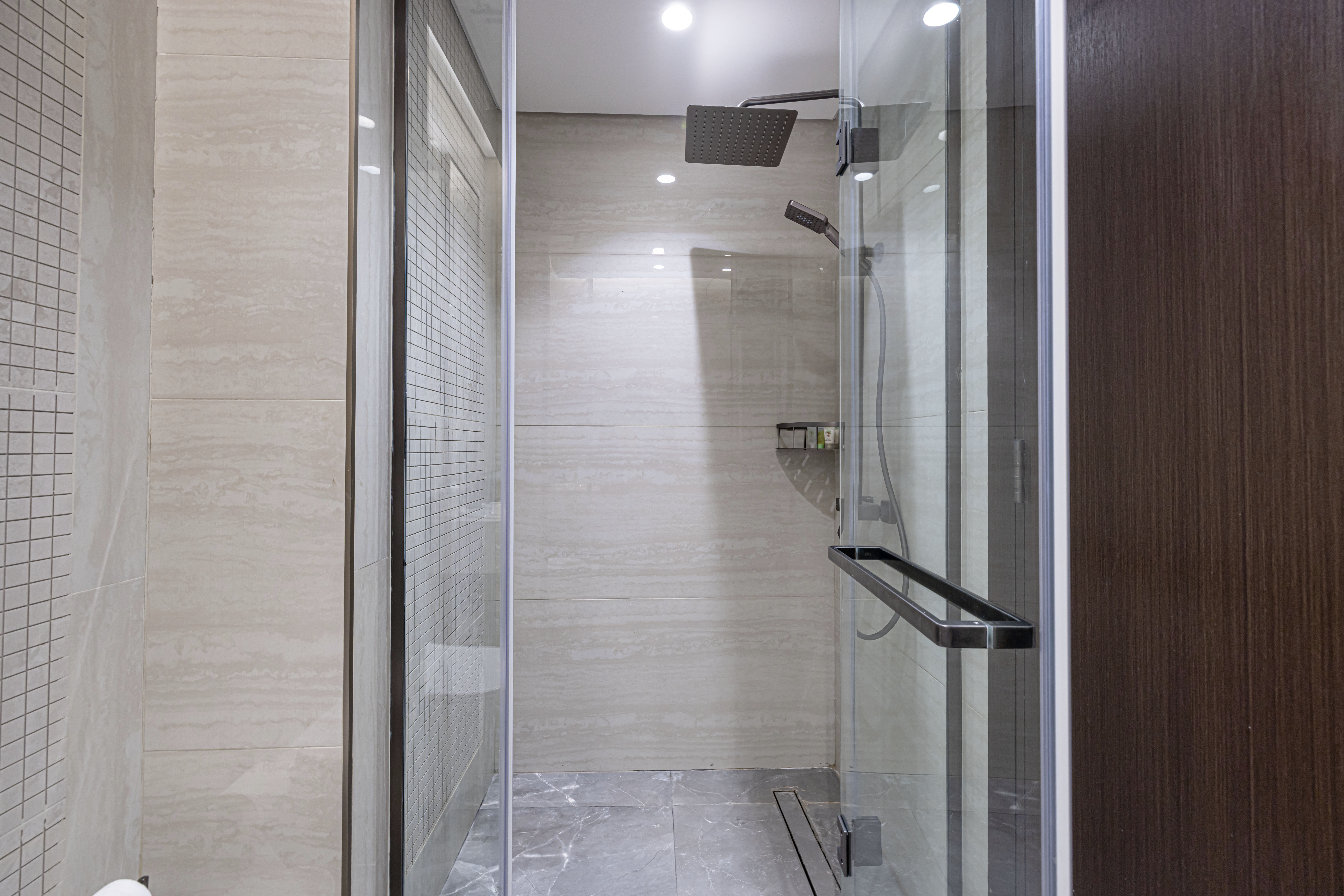 2 Bedrooms Apartment in Nobles Tower