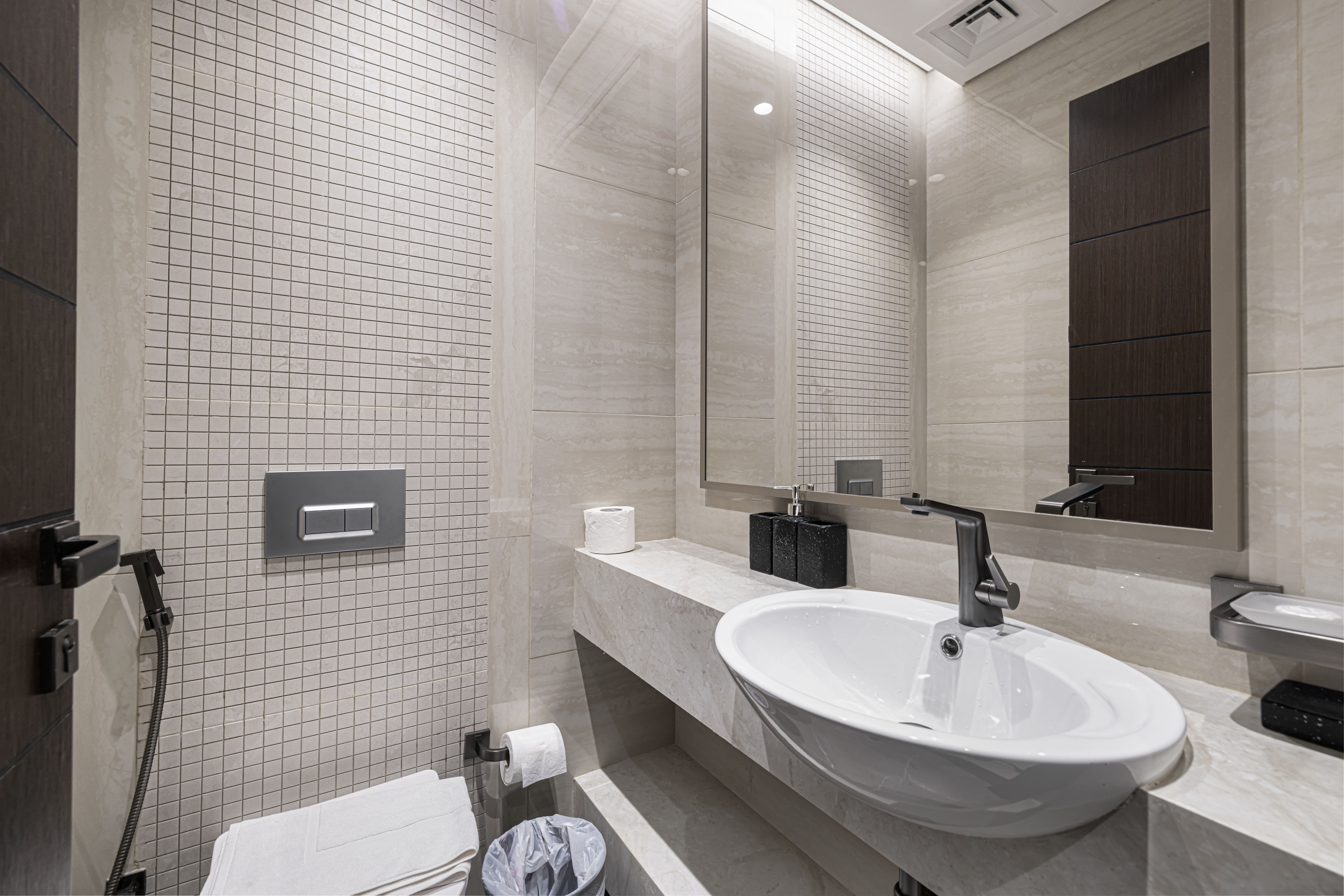 2 Bedrooms Apartment in Nobles Tower