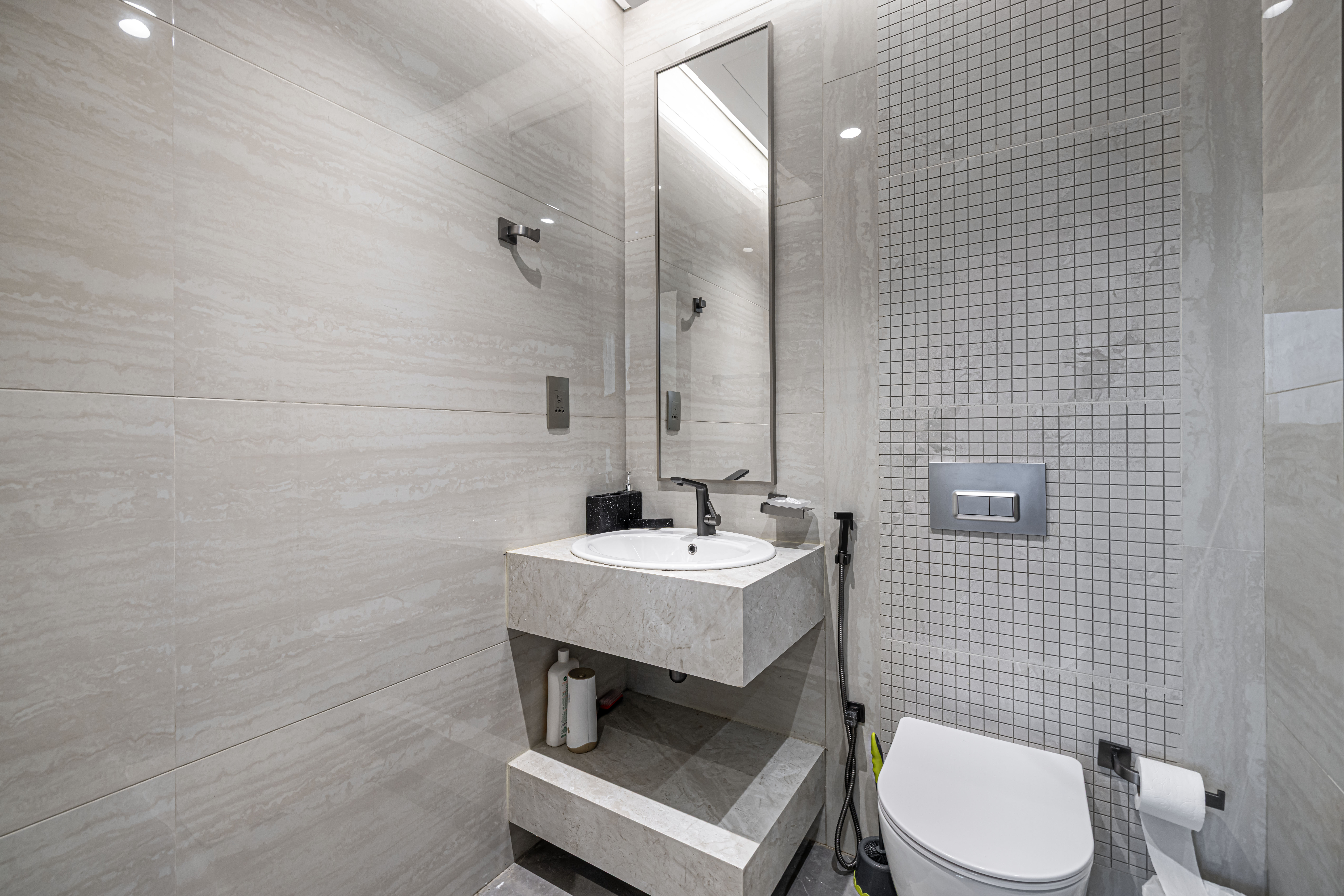 2 Bedrooms Apartment in Nobles Tower