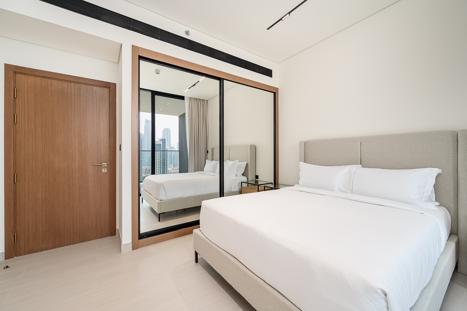 2 Bedrooms Apartment in Trillionaire Residences