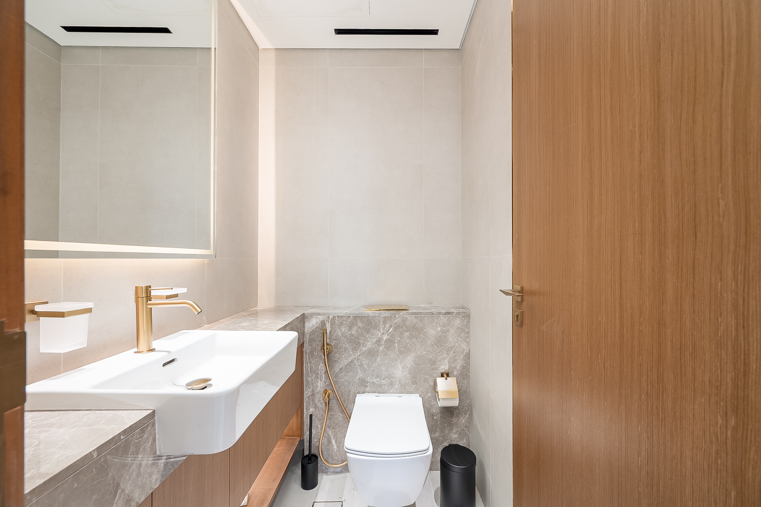 2 Bedrooms Apartment in Trillionaire Residences