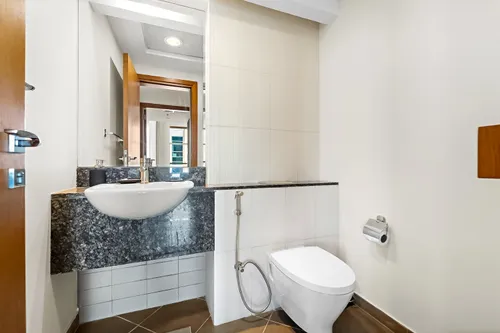 1 Bedroom Apartment in Bay Square Building 9