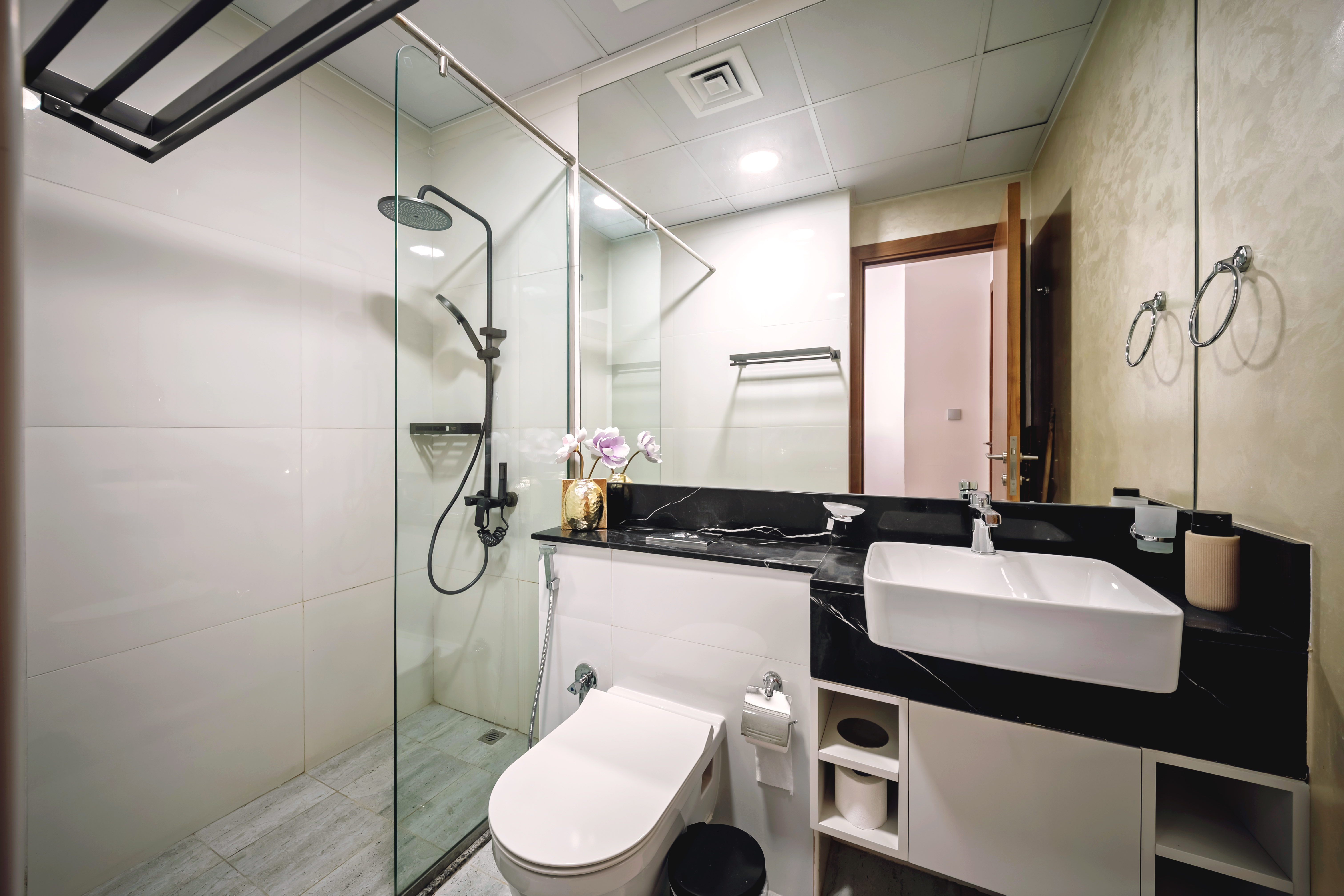 2 Bedrooms Apartment in Millennium Binghatti Residences