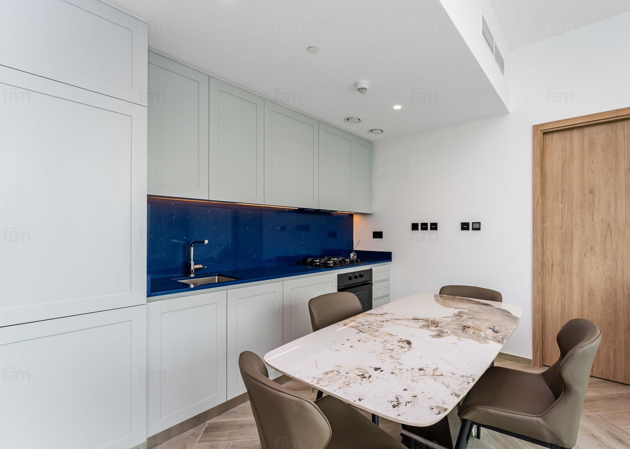 1 Bedroom Apartment in Peninsula Three