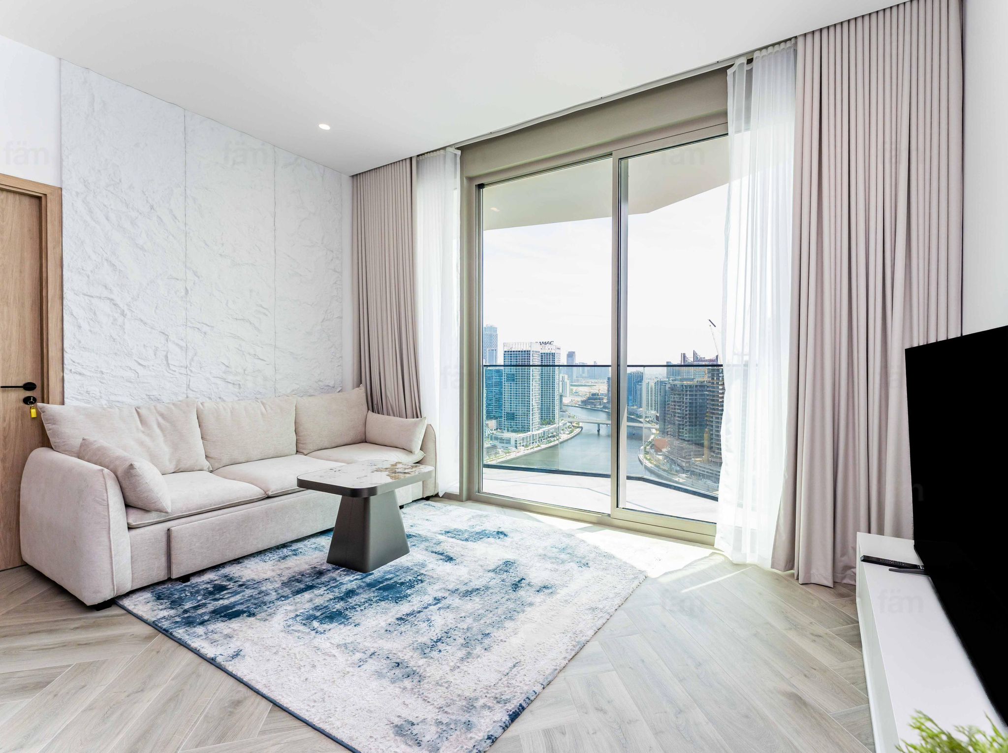 1 Bedroom Apartment in Peninsula Three