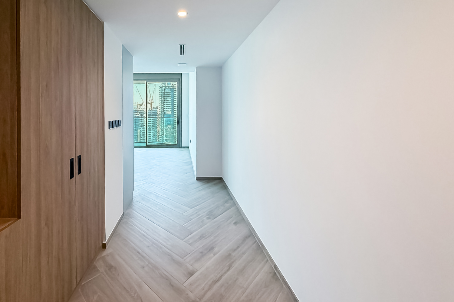 1 Bedroom Apartment in Peninsula Three