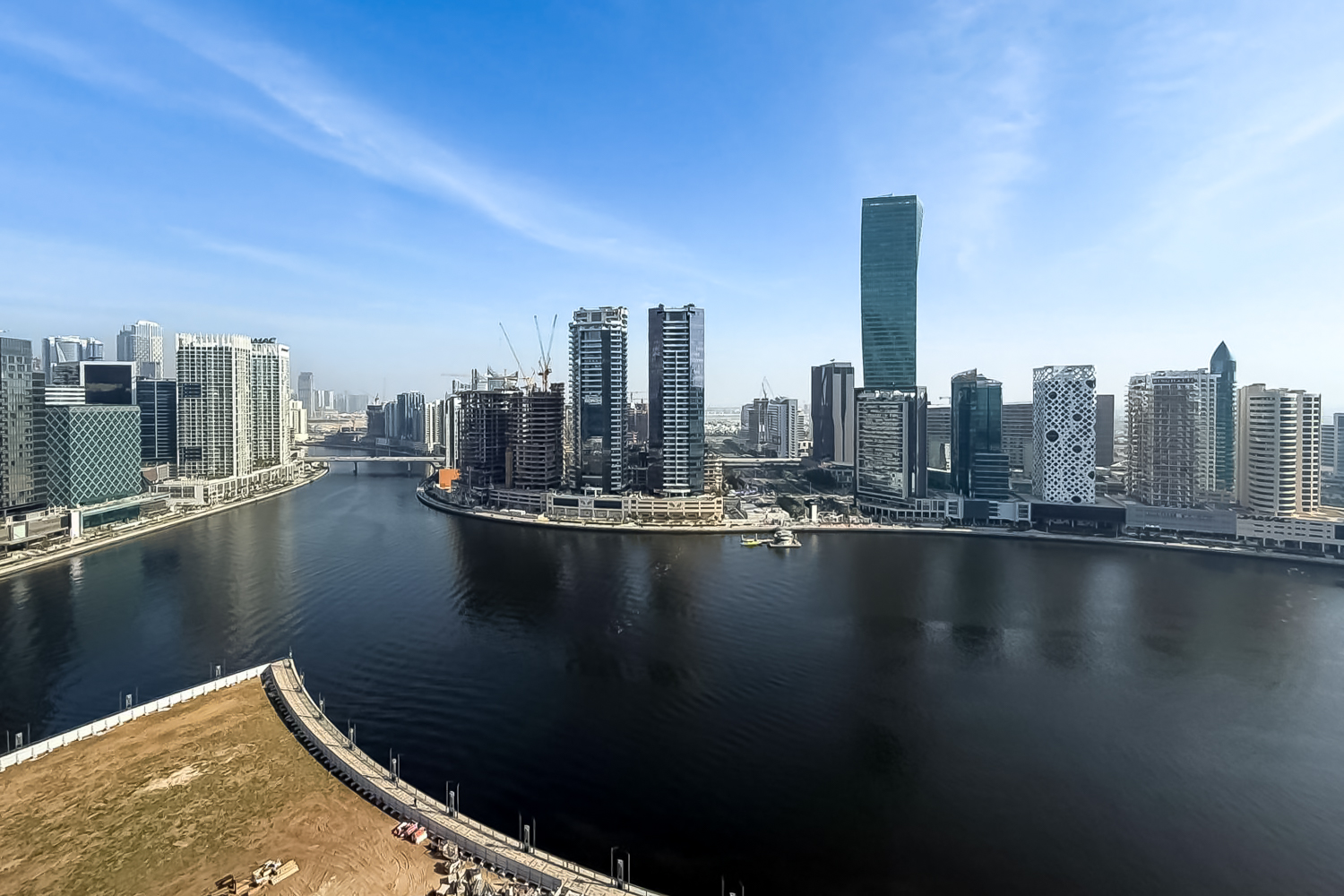 1 Bedroom Apartment in Peninsula Three