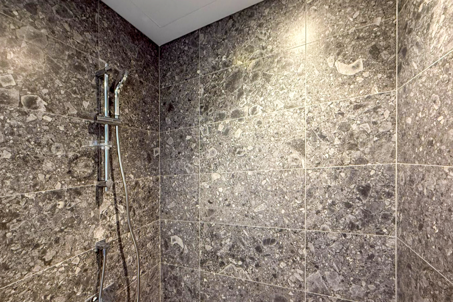 1 Bedroom Apartment in Peninsula Three